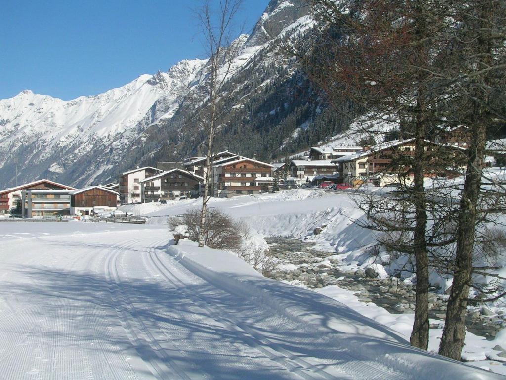 Haus Margret Bed & Breakfast Sankt Leonhard im Pitztal Exterior photo